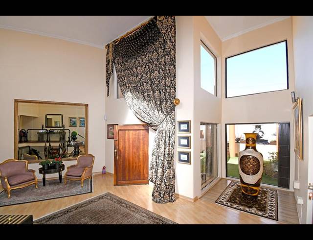 3 BEDROOM HOUSE FOR SALE IN HELDERKRUIN VIEW